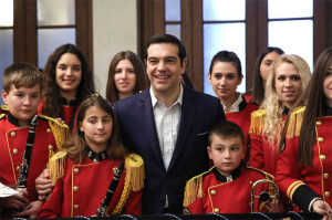 tsipras_filarmoniki_amfiloxias4-650x431